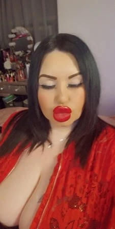 onlyfans webcam busty babe miamilf         