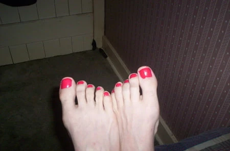 mellissas pretty feet           