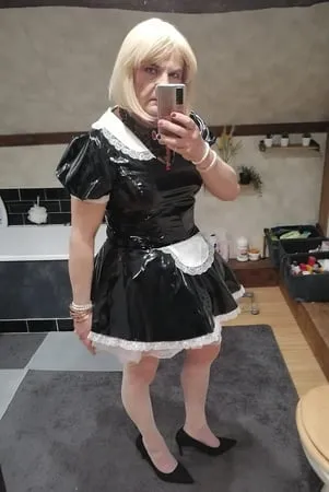 sissy maid dee         