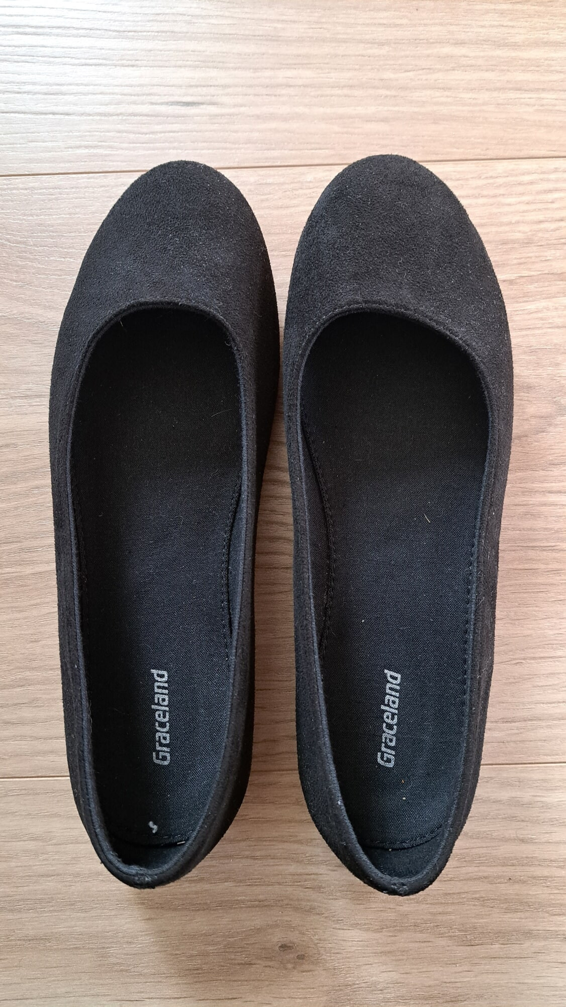 Another pair of stinky shoes of my girlfriend