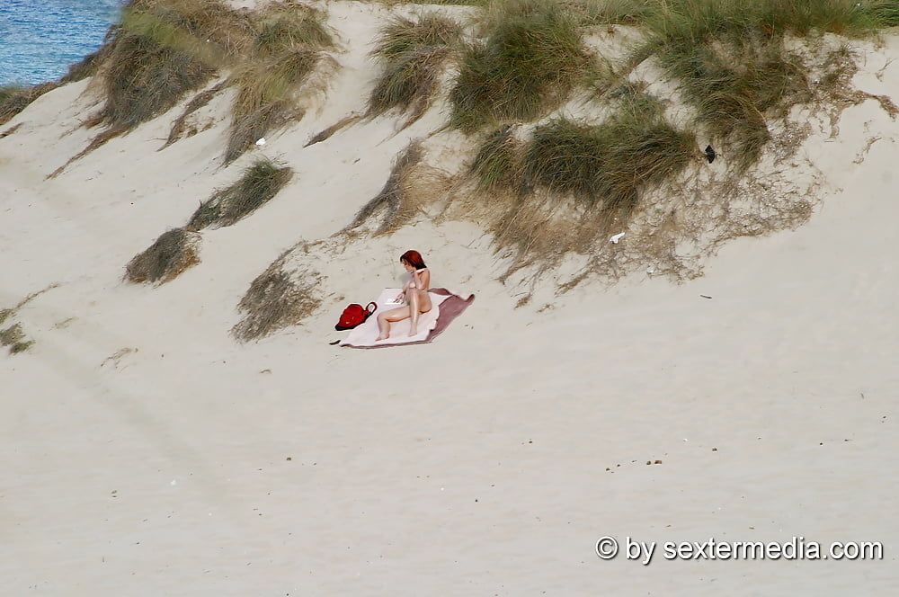 Mlif Muschi nackt am Strand in Mesquida #4