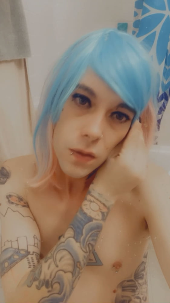 Sexy cosplay slut 