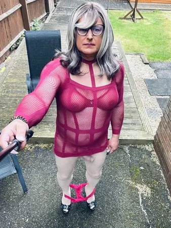 amateur crossdresser kelly cd in pink fishnet dress         