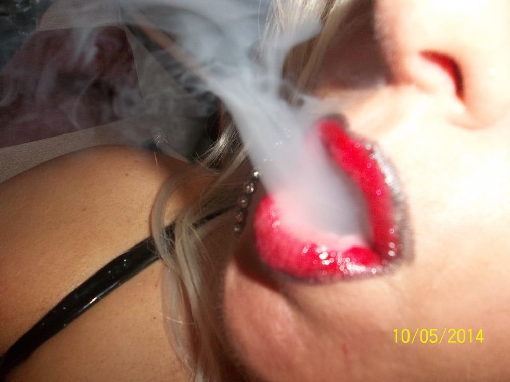 SMOKING SLUT MORITZ #11