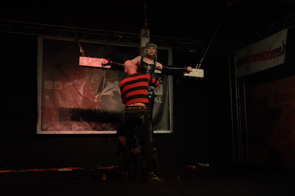  Show Cruxified Skinheadgirl au Fetish Festival VIII  #15