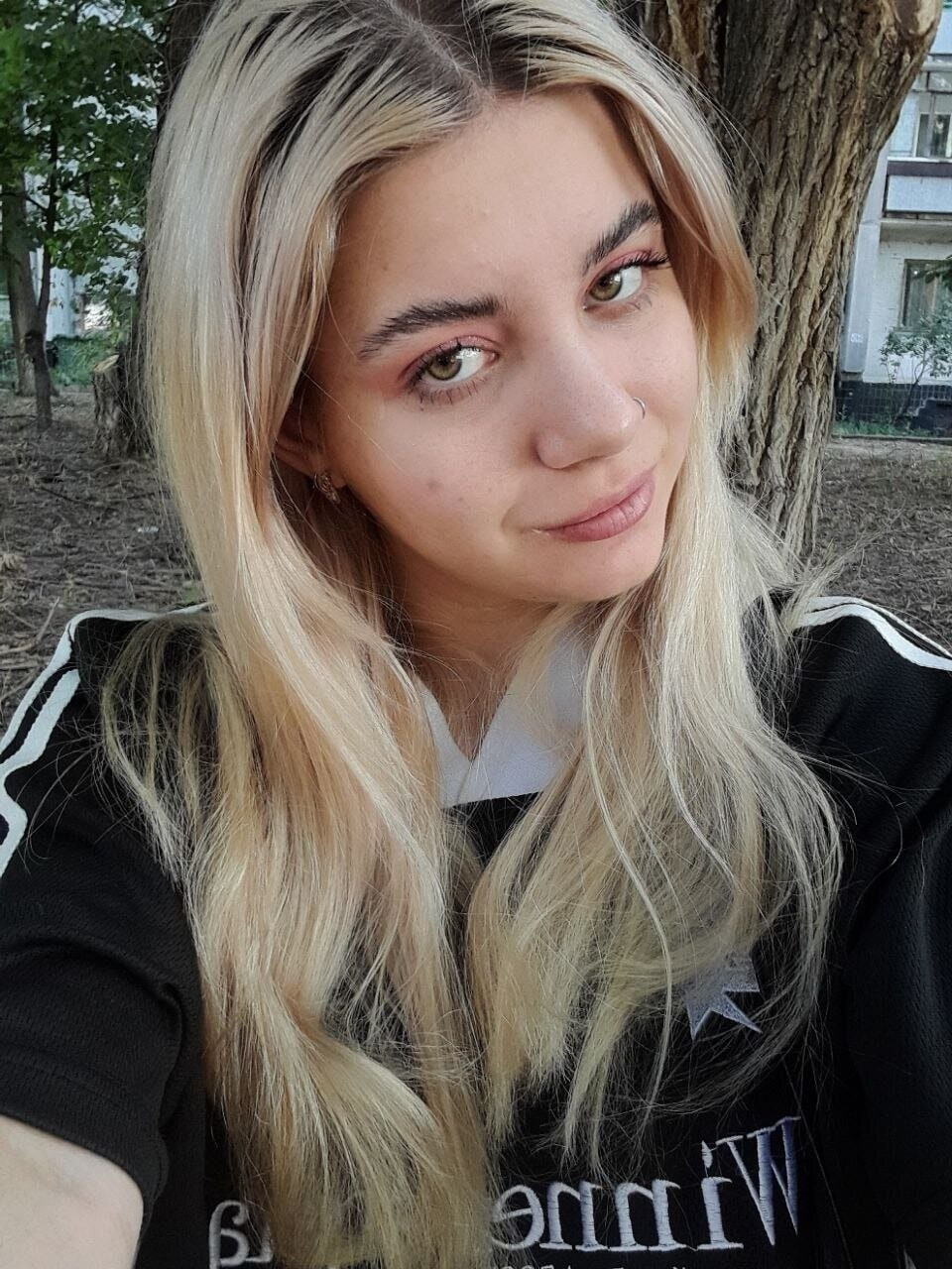 Chloe Free Photos