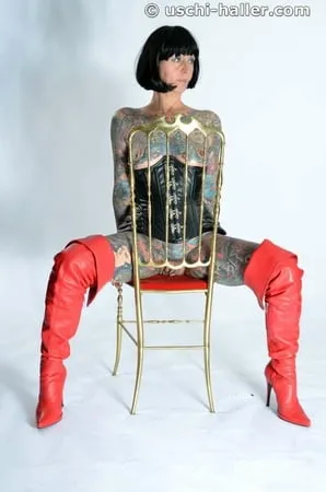 photo shoot with full body tattooed milf cleo           