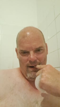 Eine Schlampe in der Badewanne 