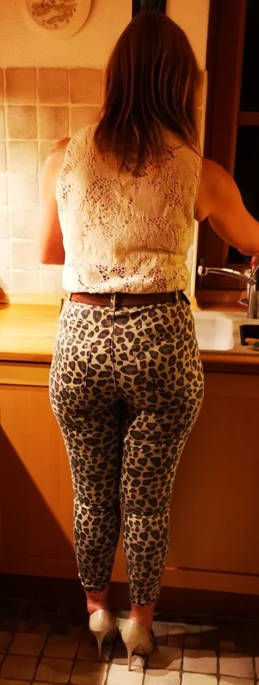 me in leopard and black leggins #7
