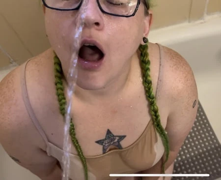 slut loves piss         