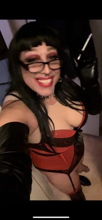 gloves mistress in red         