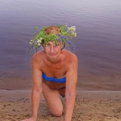 With wreath from water