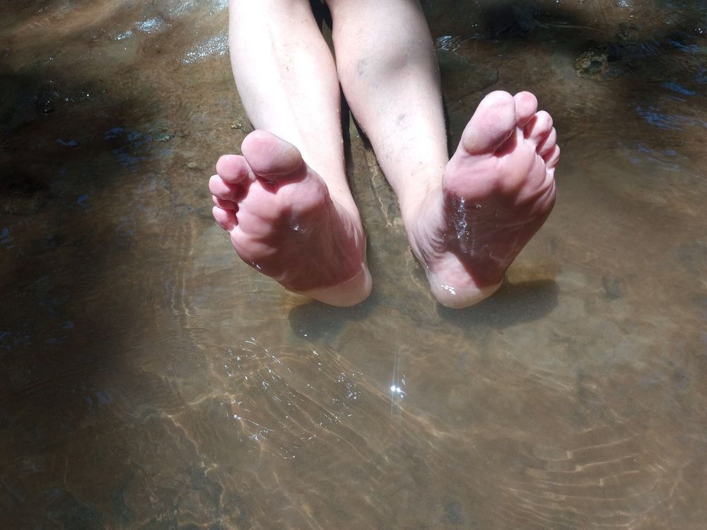 Sexy wet feet #4