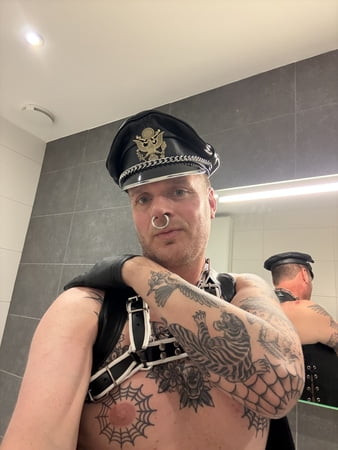 Leatherstudx heavy tattooed and pierced 😈