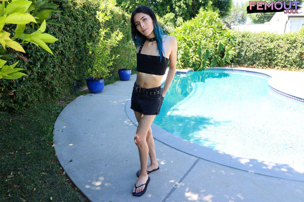 FEMOUT: Take A Holly Day #2