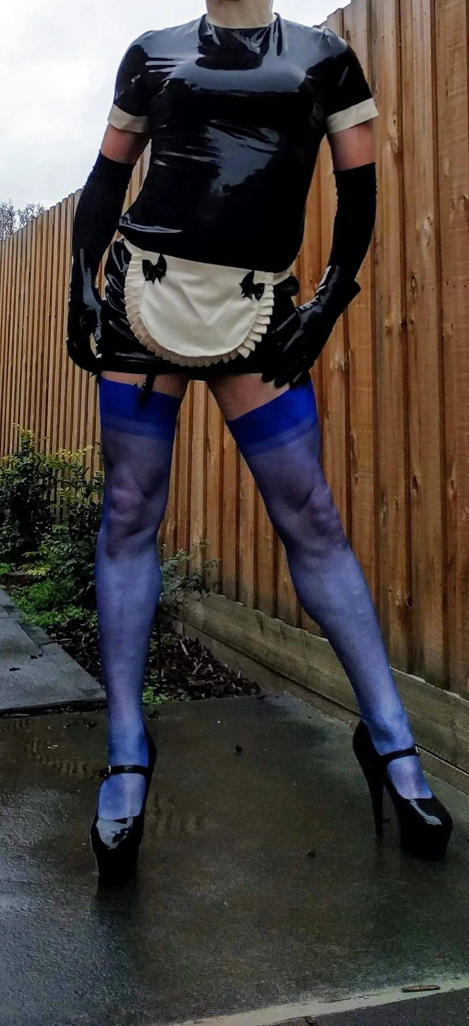 Latex Maid on a Wet Day - Headless #45