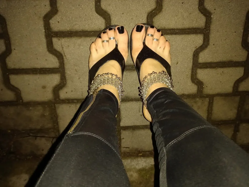 sexy feet and latex flip flops