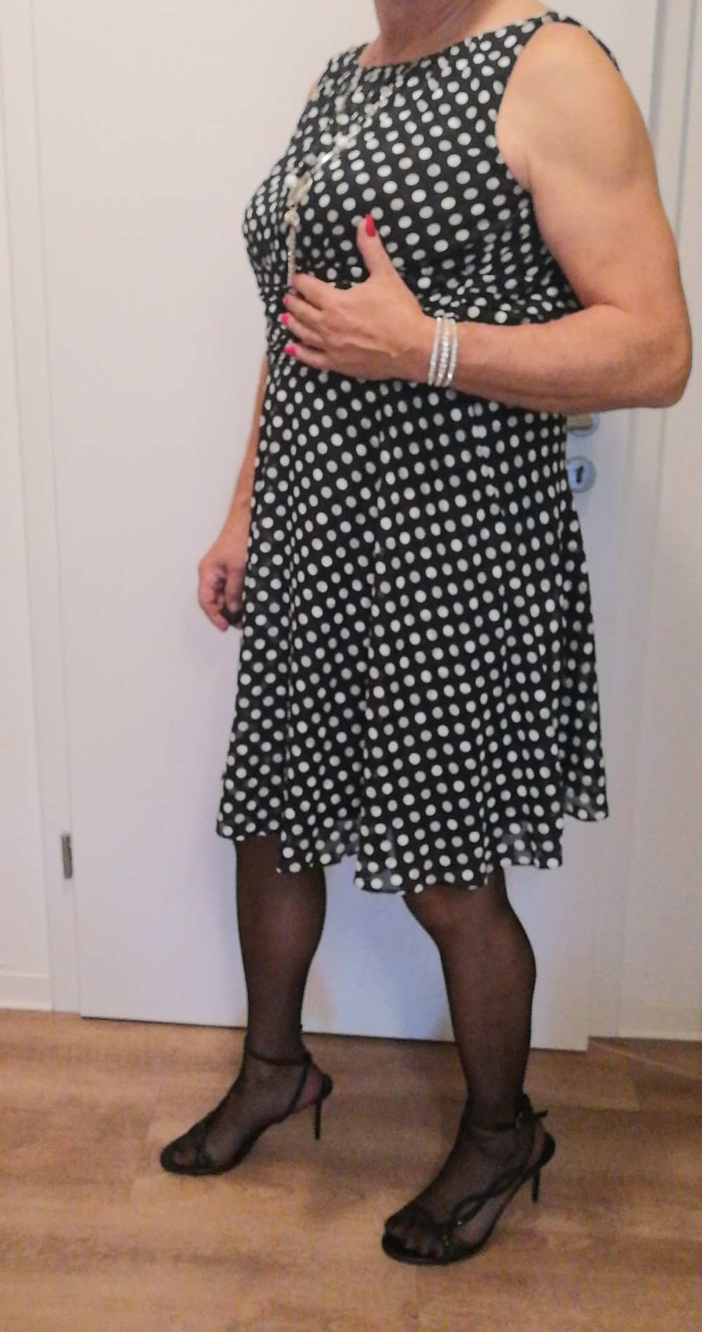 Crossdresser Ralf im gepunkteten Kleid  #5