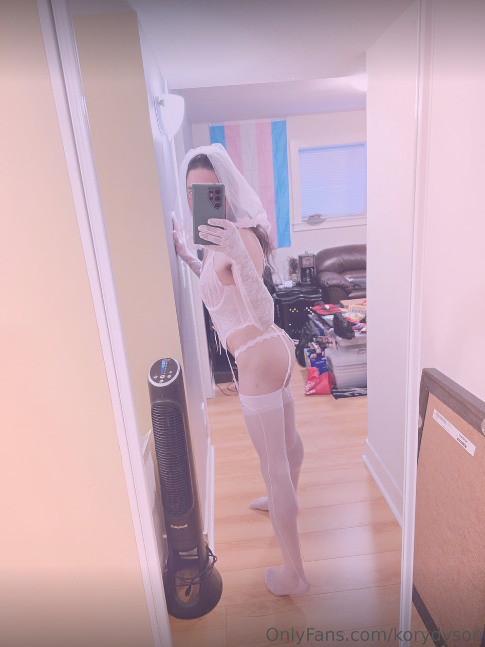 핑크 레이스 Sissy 신부