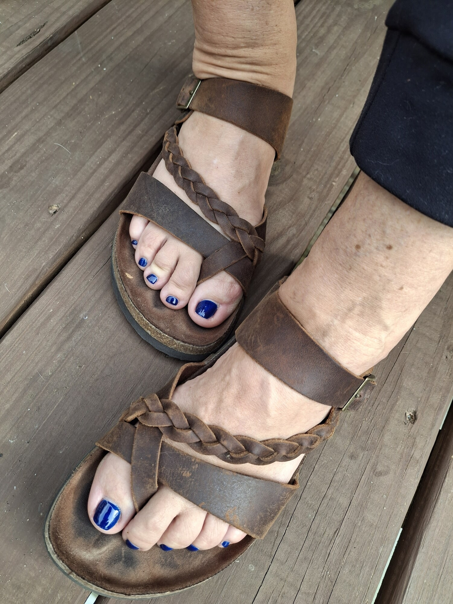 Cute toes in cute leather sandals