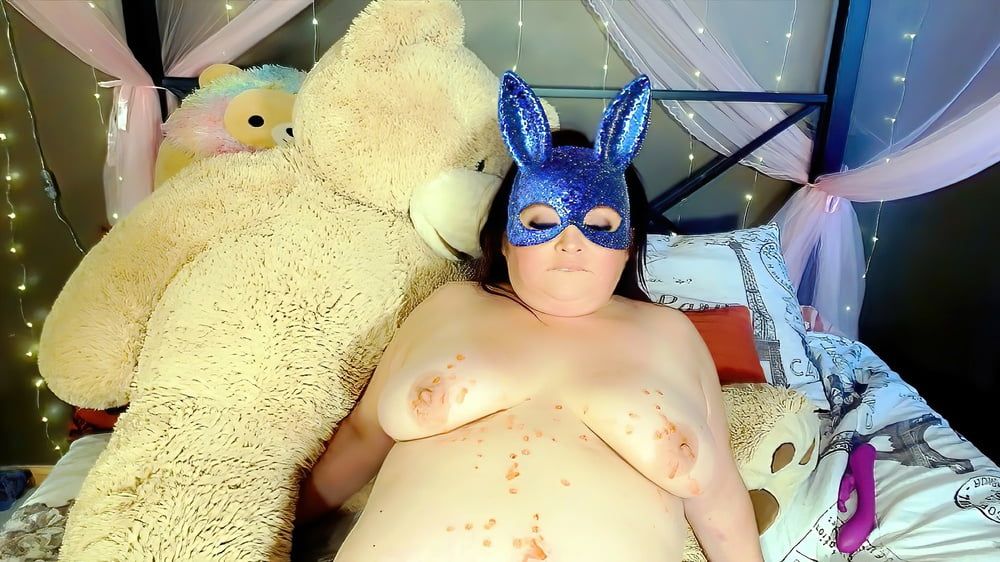 Sexy BBW Waxed Bunny Pussy Photoset #34