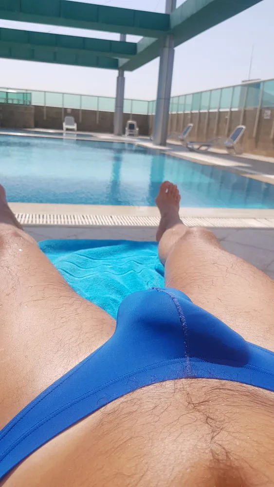  Bulge by the pool in tight speedos