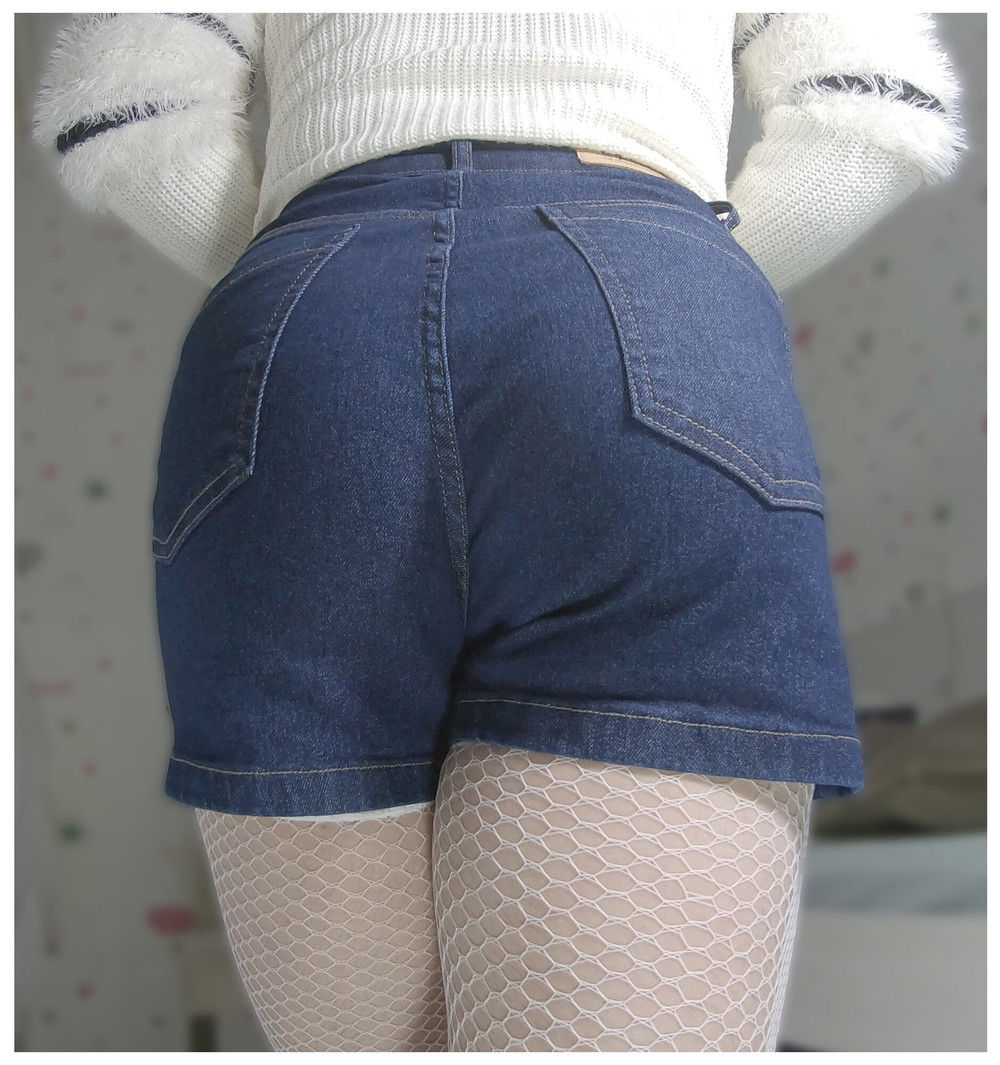 Trans branquinha brincando com um consolo preto #2