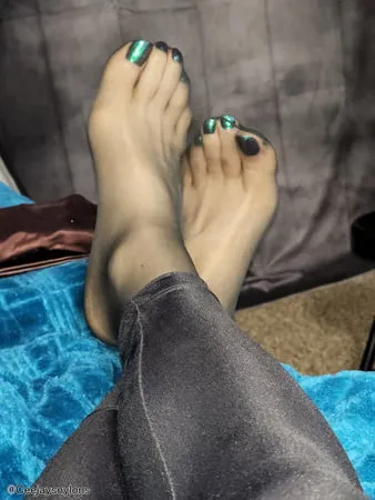 big sexy feet in black nylons           