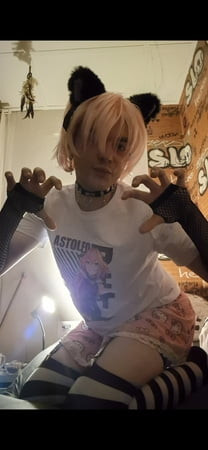 Po prostu Femboy w swoich ulubionych strojach