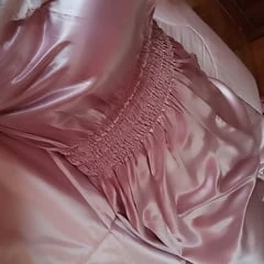 Satin in bad