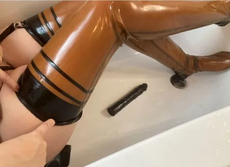 latex and dildo in bath tub         