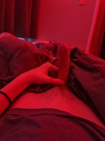 cute femboy jerkimg himself off. 