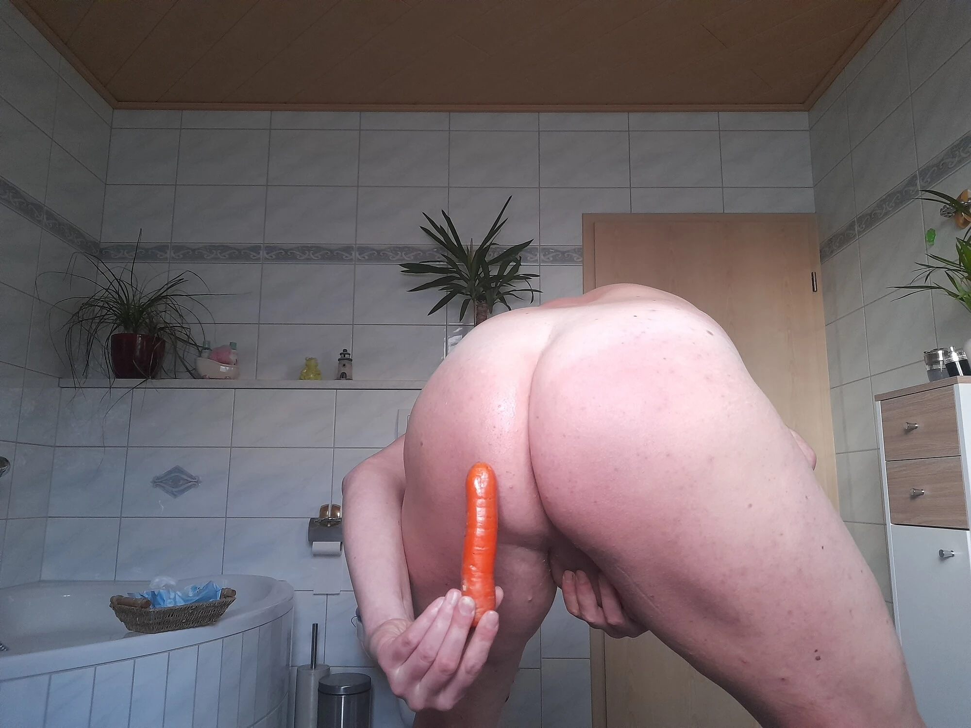 Stefan Scholz is shoving a carrot up his ass