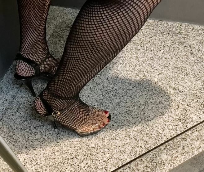 Pissing in Fishnet Pantyhose on Gloves #10