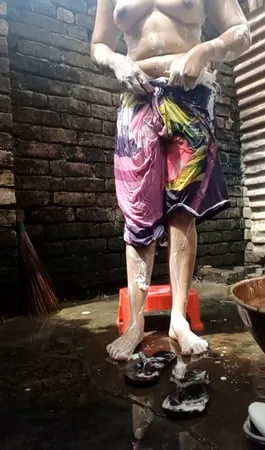 Bangladeshi nudes shower photos         