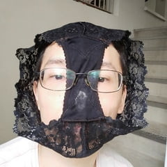 ランダムな女性との自撮りはパンティーを使用しました。