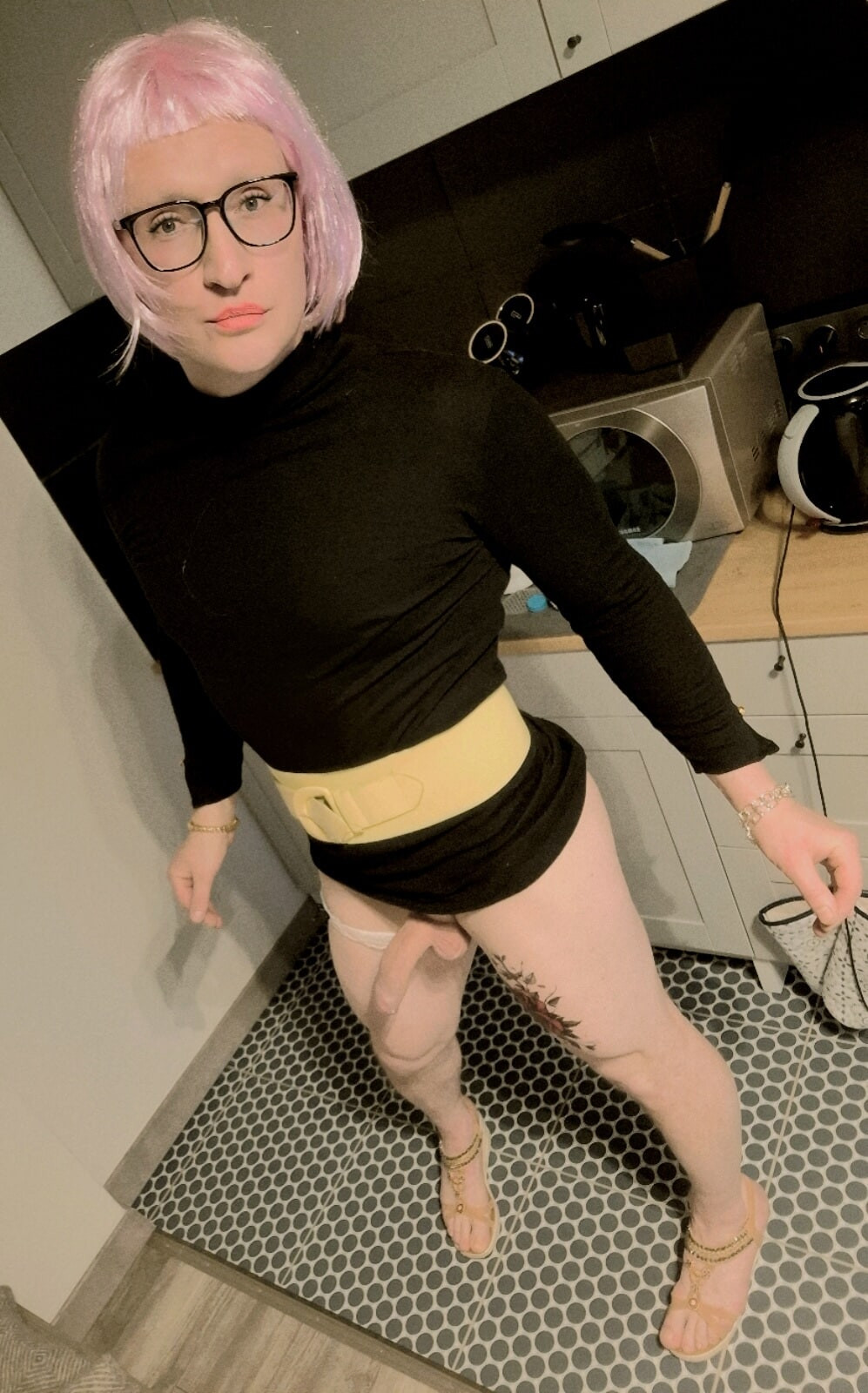 Sissy peder s ravnim sisama 