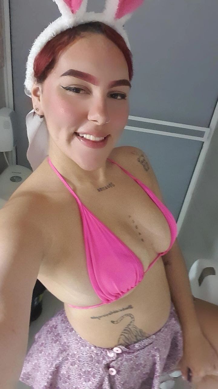 Hey, sexy! I'm live right now with lots of surprises