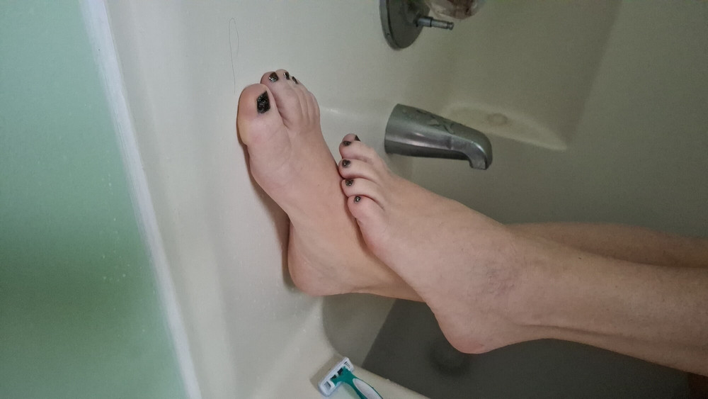 Feet in the bath tun #9
