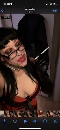 gloves mistress in red         