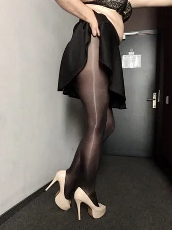 shiny black pantyhose         