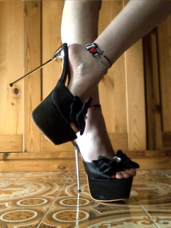 Sexy high heels and feet 💖 #2