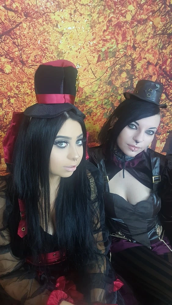 Mia Kay and Tanksfeet