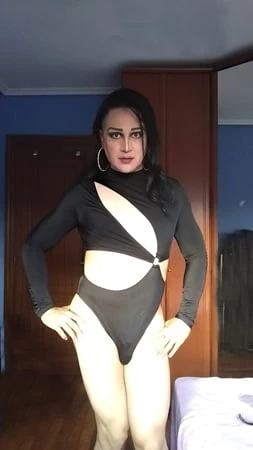 sissy taniax in sexy black body         