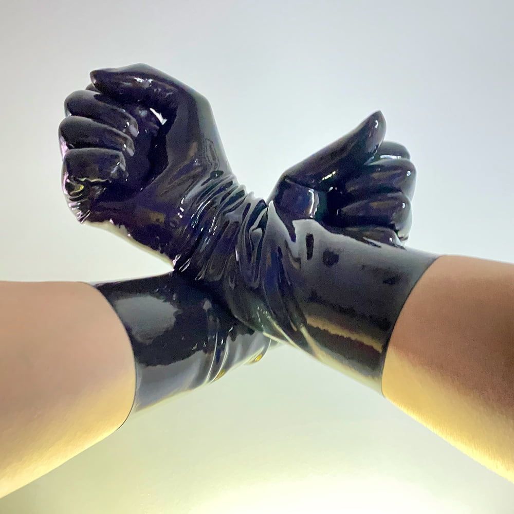 #LatexSeries 02 - Study - Gloves
