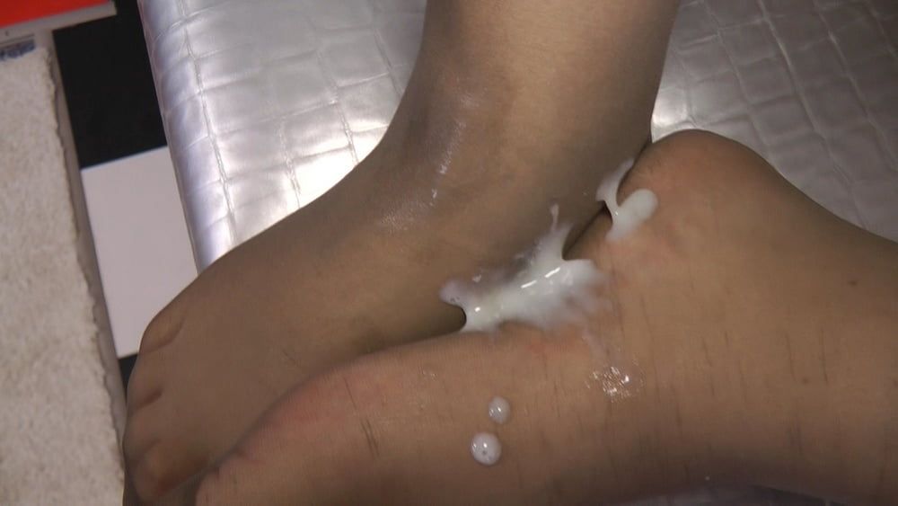 Cumshot on the feet