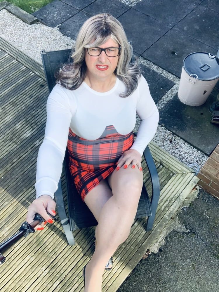Amateur crossdresser kelly cd in red checked dress nude pan  #17