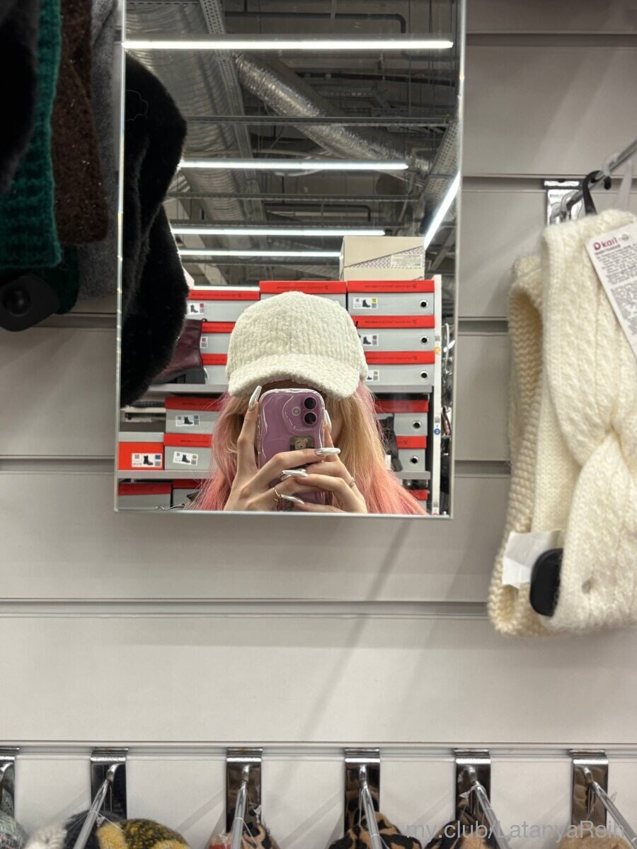 Karolina Free Photos #6