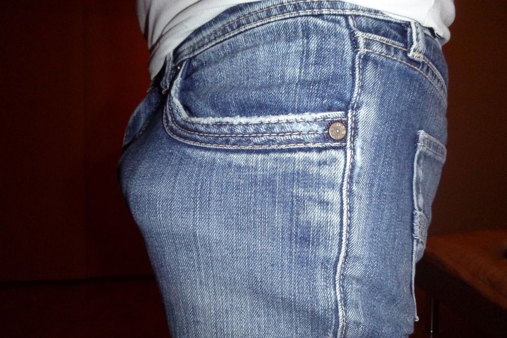 Look into my open jeans