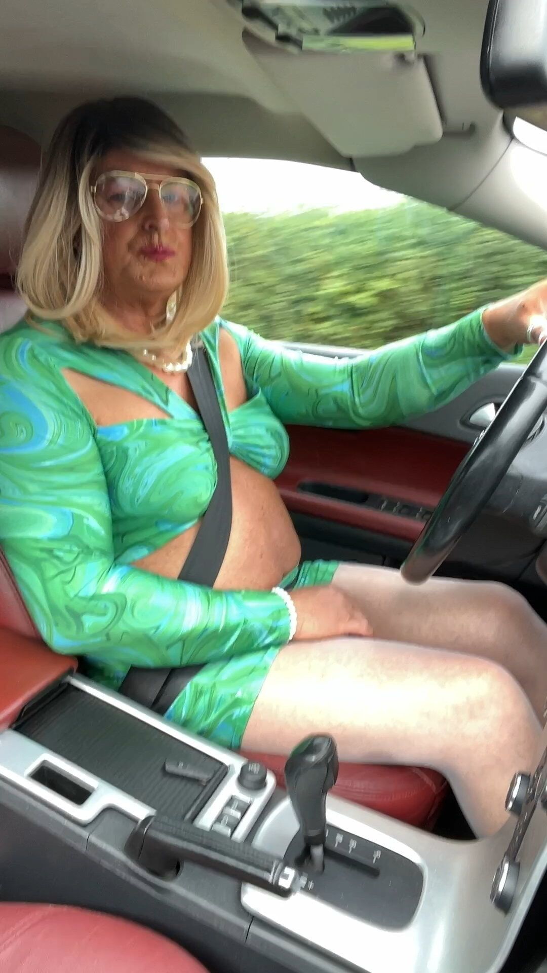 Amateur Crossdresser Kellycd2022 sexy milf out for a drive #28